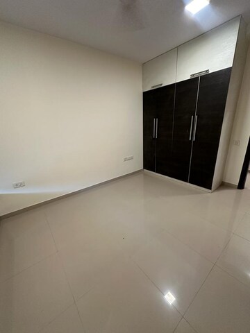 Room in 2.5 BHK Apartment at Oberoi Realty Splendor, Jogeshwari East – for Rent