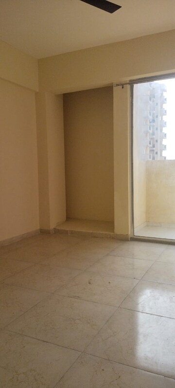 Room in 2.5 BHK Apartment at MRG The Balcony, Sector 93 – for Rent