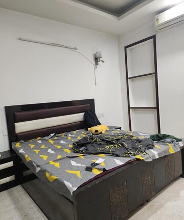 Bedroom in 3 BHK Builder Floor at Sushant Vyapaar Kendra, Sector 43 – for Rent