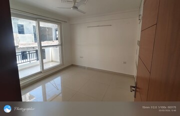 Room in 3 BHK Builder Floor at Sector 51 – for Rent