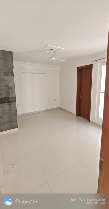 Room in 3 BHK Builder Floor at Sector 51 – for Rent