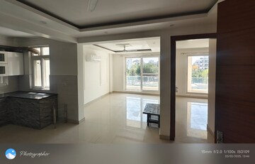 Room in 3 BHK Builder Floor at Sector 51 – for Rent
