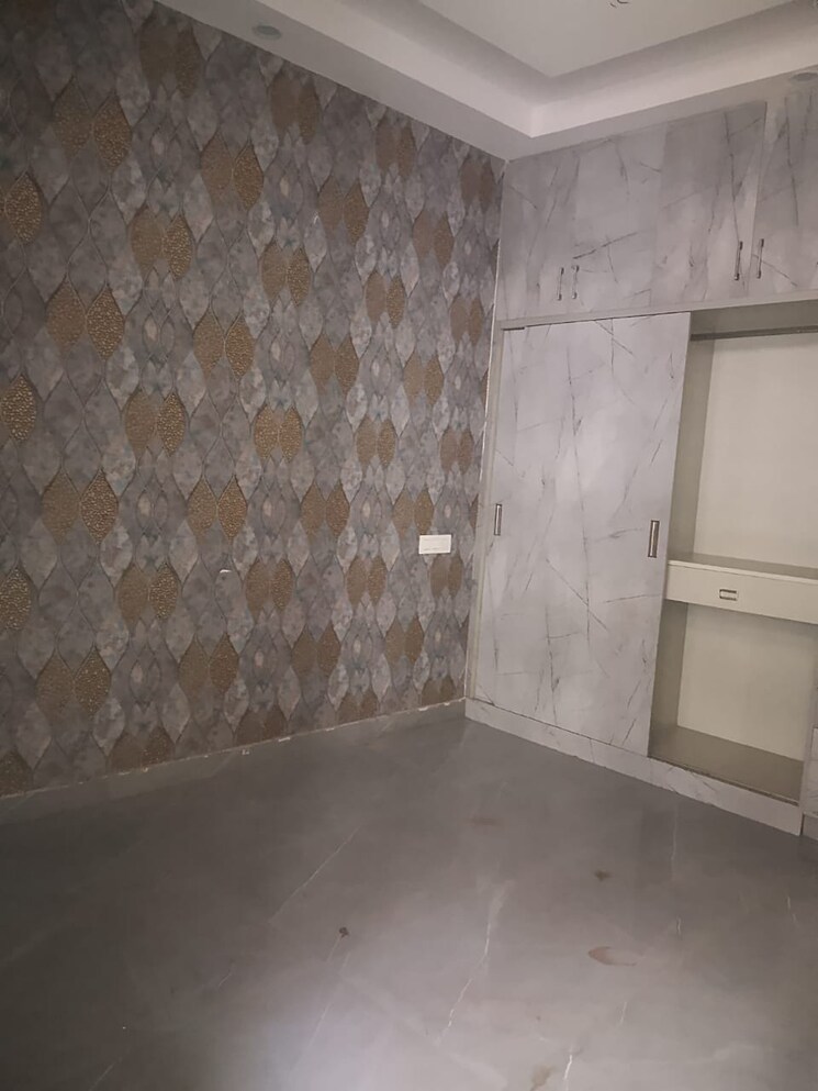 Room, dhakoli village 3 Bedroom 900 Sq.Ft. Builder Floor In Dhakoli Village Zirakpur 8290257
