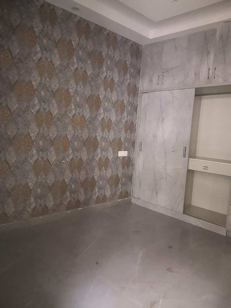 Room, dhakoli village 3 Bedroom 900 Sq.Ft. Builder Floor In Dhakoli Village Zirakpur 8290257