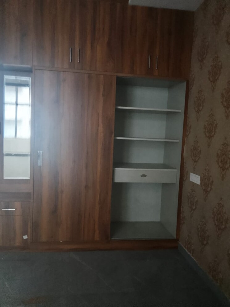 Room, dhakoli village 3 Bedroom 900 Sq.Ft. Builder Floor In Dhakoli Village Zirakpur 8290257