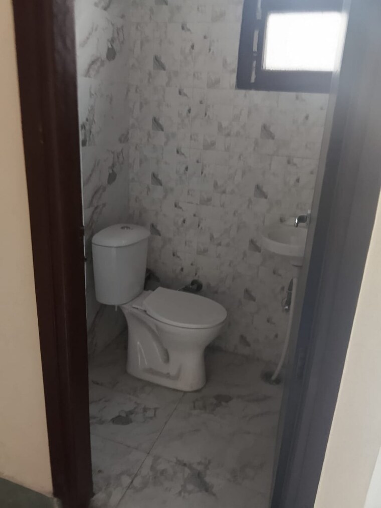 Bathroom, dhakoli village 3 Bedroom 900 Sq.Ft. Builder Floor In Dhakoli Village Zirakpur 8290257