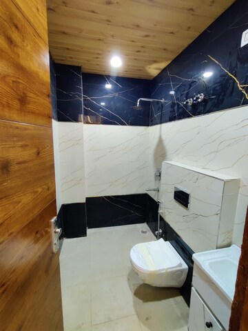 Master Bedroom in 3 BHK Builder Floor at Gms Road – for Rent