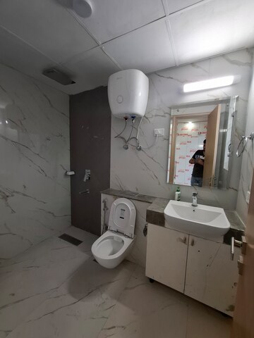 Furnished Amenities in 3 BHK Apartment at M3M Heights, Sector 65 – for Rent