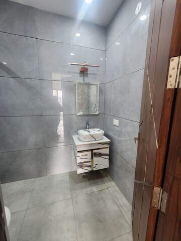 Bathroom in 3 BHK Builder Floor at Ardee City, Sector 52 – for Rent