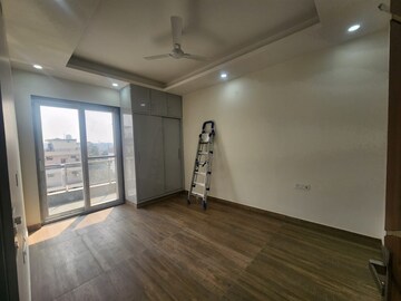 Room in 3 BHK Builder Floor at Ardee City, Sector 52 – for Rent