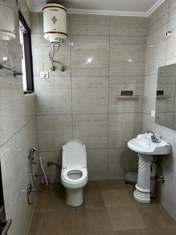 Bathroom in 1 RK Builder Floor at Unitech Rakshak, Sector 41 – for Rent