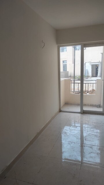 Room in 2 BHK Apartment at Signature Global Proxima, Sector 89 – for Rent