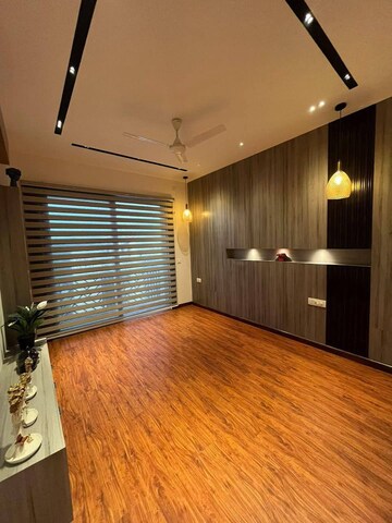 Room in 3 BHK Builder Floor at BPTP Amstoria Country Floor, Sector 102 – for Sale