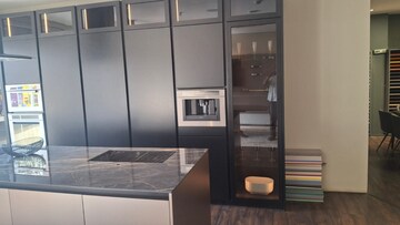 Room in 2 BHK Apartment at Darsshan Ricco, Lower Parel – for Rent