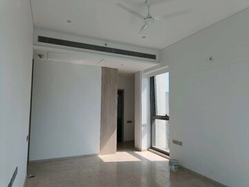 Room in 5 BHK Apartment at Rustomjee Crown, Prabhadevi – for Rent