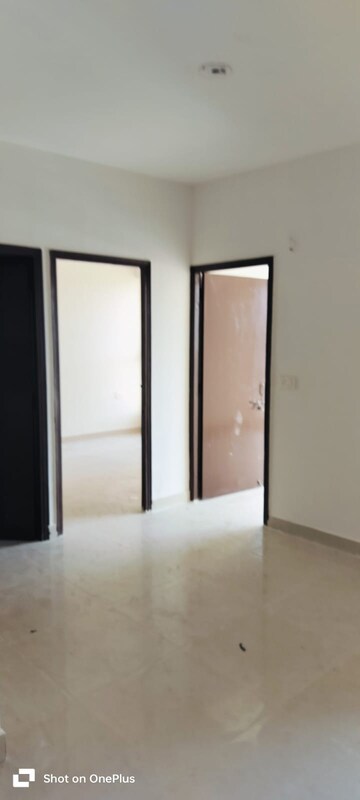 Room in 2 BHK Apartment at Signature Global Proxima, Sector 89 – for Rent