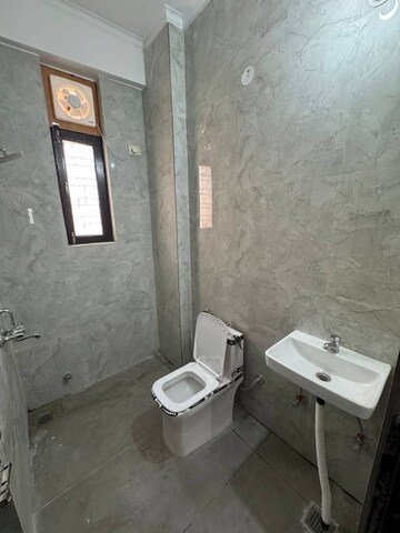 Bathroom in 1 BHK Builder Floor at DLF Star Tower, Sector 30 – for Rent