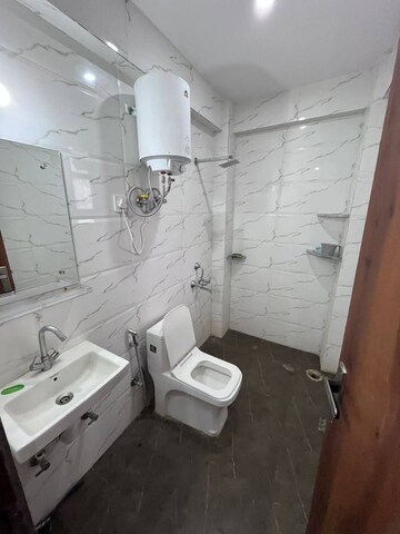 Bathroom in 1 BHK Builder Floor at DLF Star Tower, Sector 30 – for Rent