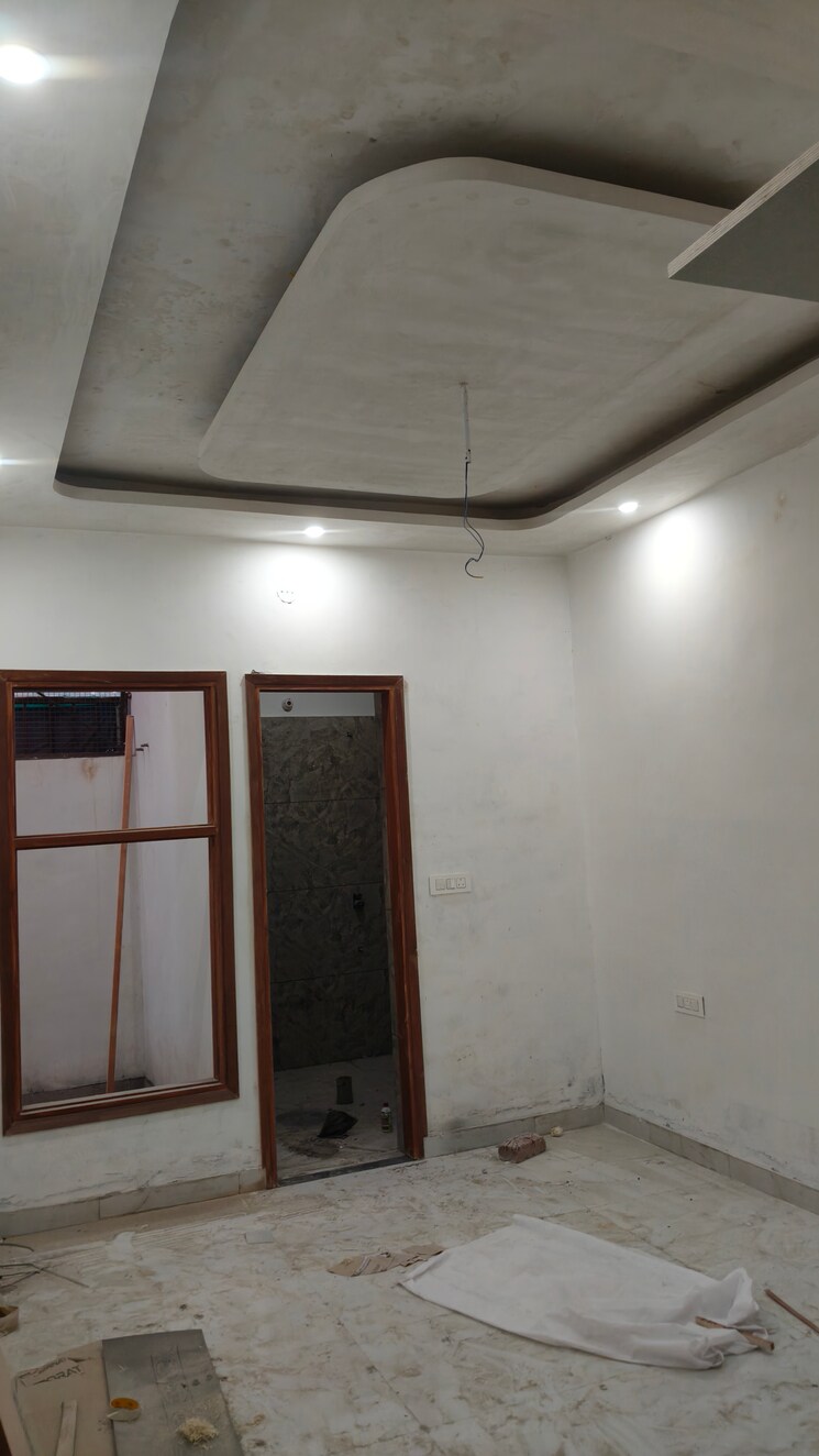 Room, dhakoli village 4 Bedroom 145 Sq.Yd. Villa In Dhakoli Village Zirakpur 8290867