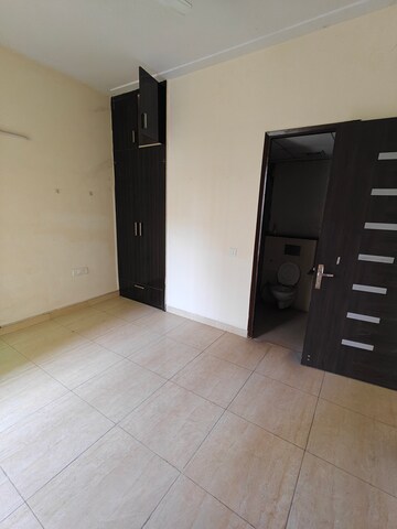 Room in 4 BHK Apartment at Gaur Saundaryam, Tech Zone 4 Greater Noida – for Sale