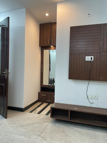 Room in 3 BHK Builder Floor at RWA Apartments Sector 52, Sector 52 – for Rent