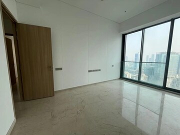 Room in 5 BHK Apartment at Rustomjee Crown, Prabhadevi – for Rent