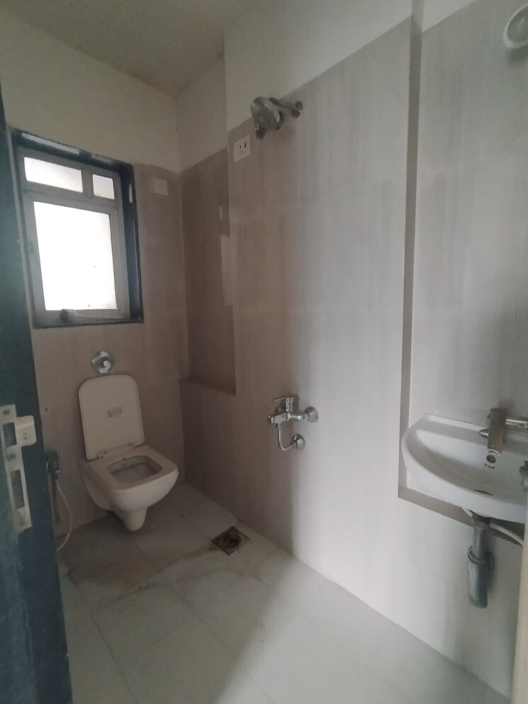 Bathroom, puranik-city-phase-iii 1 Bedroom 450 Sq.Ft. Apartment In Ghodbunder Road Thane 8290935