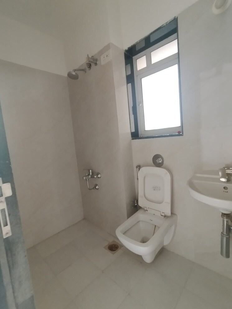 Bathroom, puranik-city-phase-iii 1 Bedroom 450 Sq.Ft. Apartment In Ghodbunder Road Thane 8290935