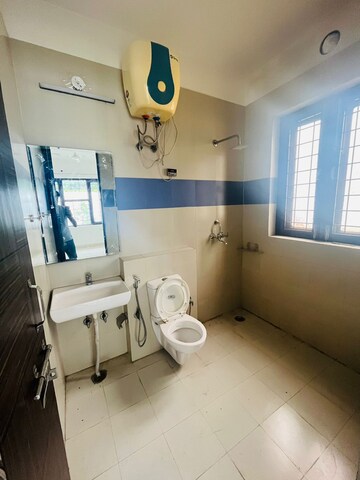 Master Bedroom in 3 BHK Independent House at Sector 46 – for Rent