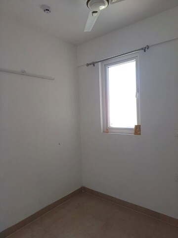 Room in 3.5 BHK Apartment at ATS Nobility, Sector 4 Greater Noida – for Rent