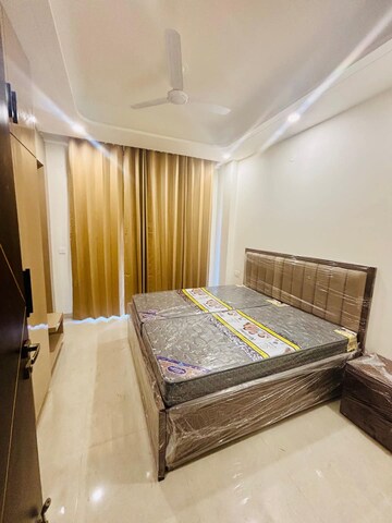 Bedroom in 1 BHK Builder Floor at SAS Tower, Sector 38 – for Rent