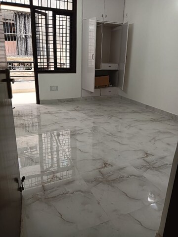 Room in 4 BHK Builder Floor at Unitech Woodstock Floors, Sector 50 – for Rent