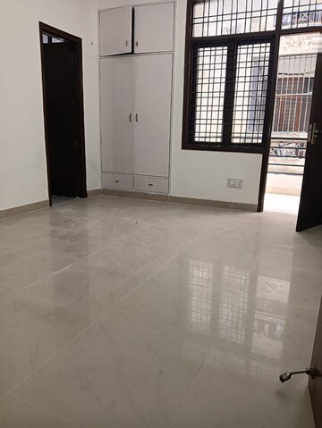 Room in 4 BHK Builder Floor at Unitech Woodstock Floors, Sector 50 – for Rent