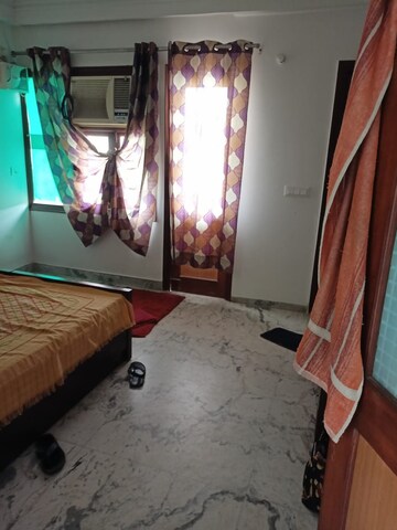 Bedroom in 2 BHK Builder Floor at Sector 40 – for Rent