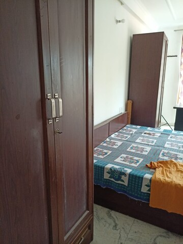Bedroom in 2 BHK Builder Floor at Sector 40 – for Rent