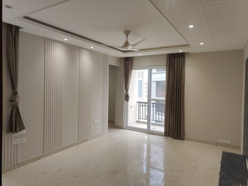 Room in 4 BHK Builder Floor at Unitech Woodstock Floors, Sector 50 – for Rent