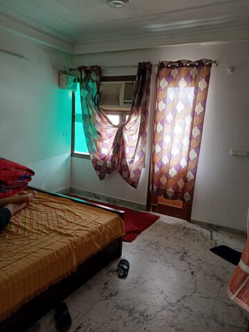 Bedroom in 2 BHK Builder Floor at Sector 40 – for Rent