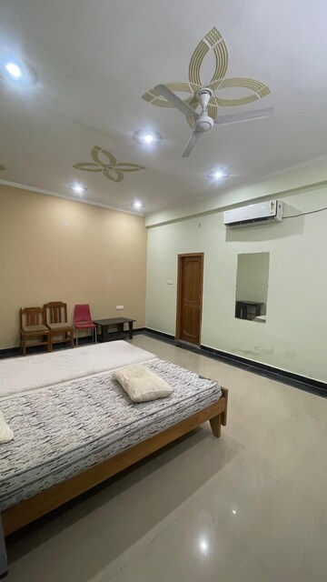 Bedroom in 6+ BHK Independent House at Gomti Nagar – for Rent