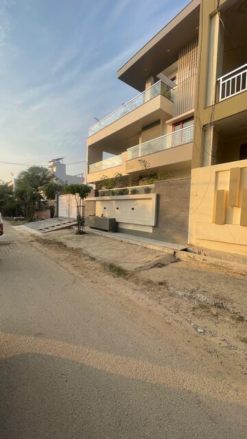 6+ BHK Independent House – Exterior View View at Gomti Nagar - for Rent
