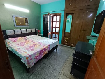 Bedroom in 2 BHK Apartment at Mayur Vihar 1 – for Rent