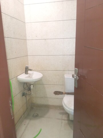 Attached Bathroom in 2 BHK Builder Floor at Shastri Nagar – for Rent