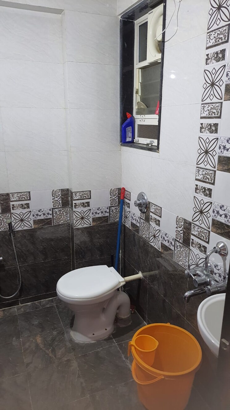 Bathroom, supertech-defence-colony-phase-ii 3 Bedroom 1250 Sq.Ft. Apartment In Wagholi Pune 8291138