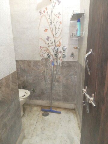 Bathroom in 1.5 BHK Builder Floor at Shastri Nagar – for Rent