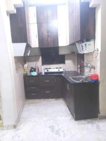 Kitchen in 1.5 BHK Builder Floor at Shastri Nagar – for Rent