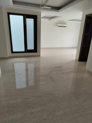 Room in 3 BHK Builder Floor at DLF Queens Court, Greater Kailash ii – for Rent