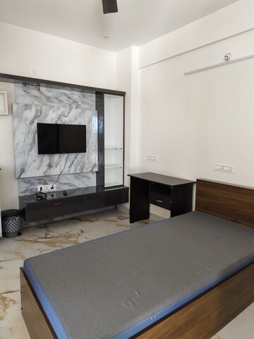 Bedroom in 1 RK Apartment at Halasuru – for Rent
