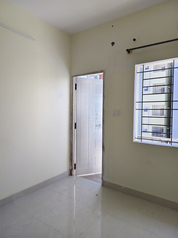 Room in 1 BHK Builder Floor at Halasuru – for Rent