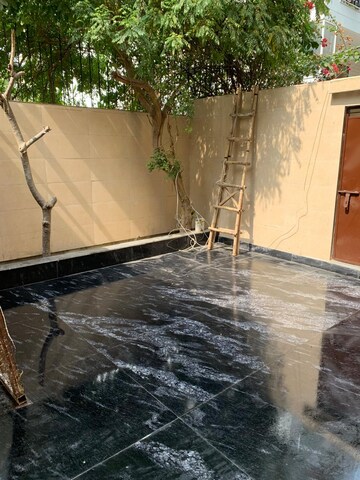 Balcony in 2 BHK Builder Floor at Palam Vihar Residents Association, Palam Vihar – for Rent