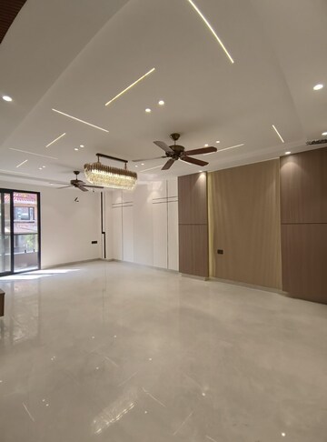 Room in 3 BHK Apartment at Bestech Park View Spa, Sector 47 – for Sale