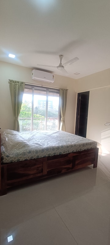 Bedroom in 3 BHK Apartment at Sarla Garden, Vakola – for Rent